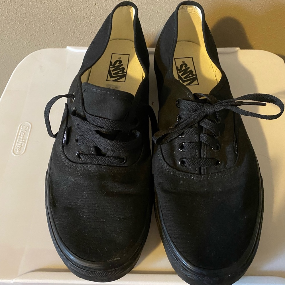 VANS! Solid black!